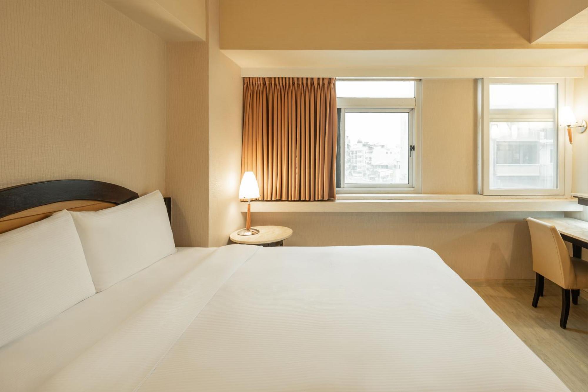 Kindness Hotel Weiwuying Kaohsiung Room photo
