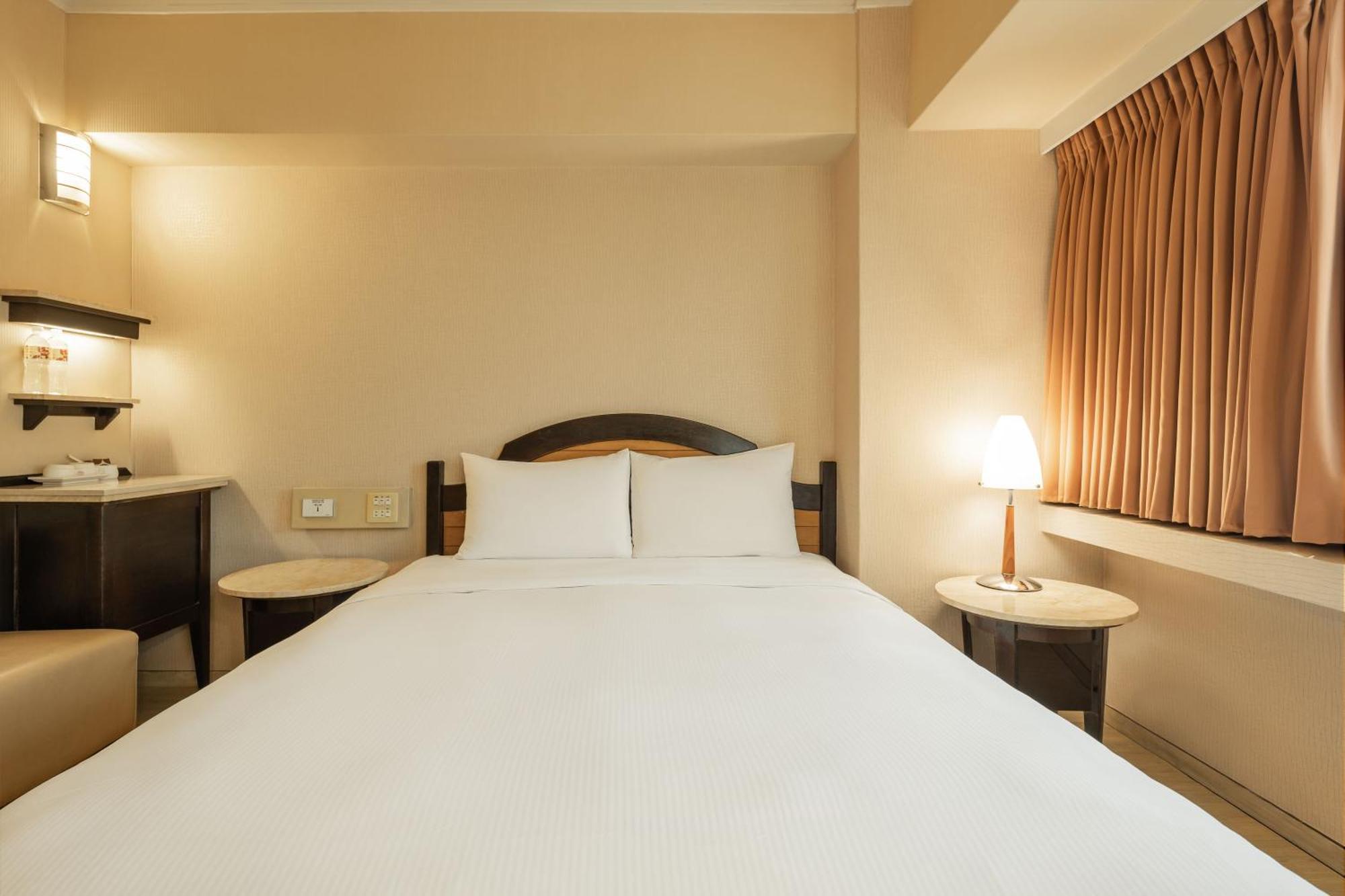 Kindness Hotel Weiwuying Kaohsiung Room photo