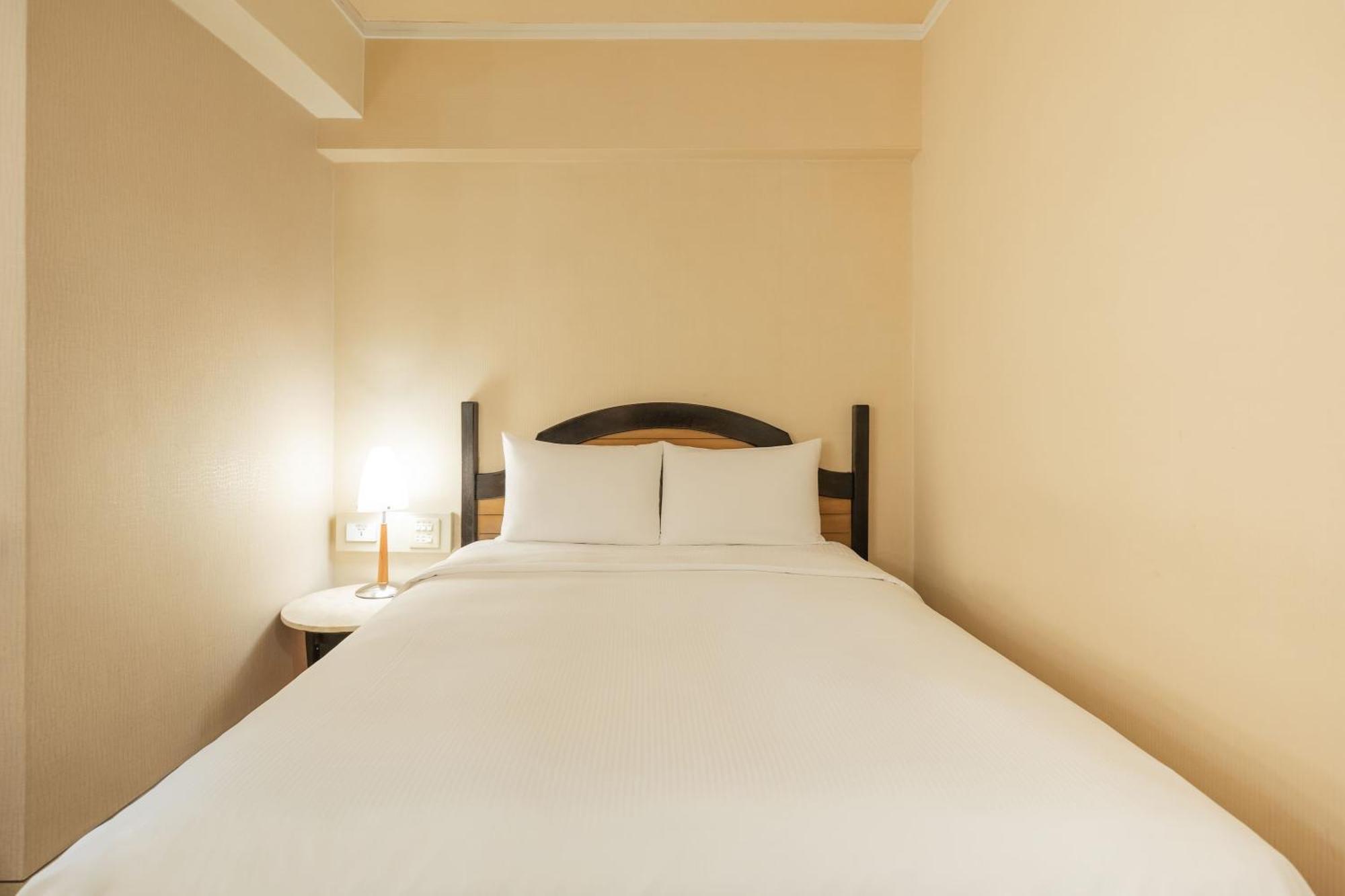 Kindness Hotel Weiwuying Kaohsiung Room photo